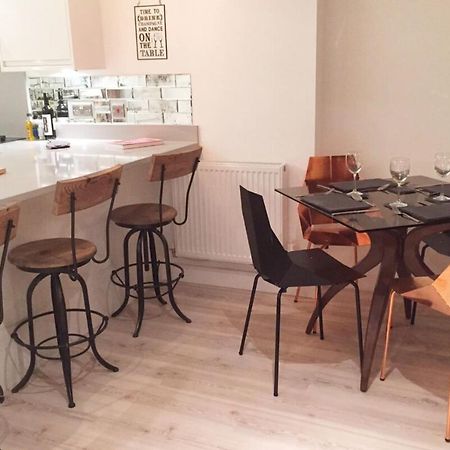 Spacious 1 Bedroom Split Level Old Pub Conversion Tower Bridge Londres Exterior foto